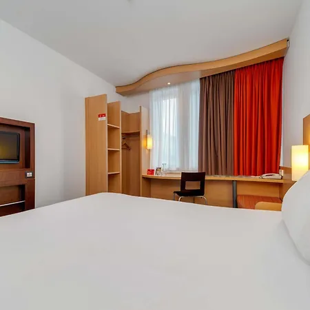 Hotel Ibis Stare 3*